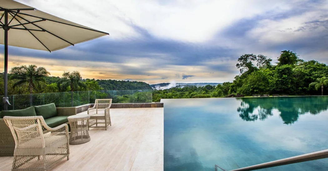 An amazing view of the Gran Meliá Iguazú hotel with pool