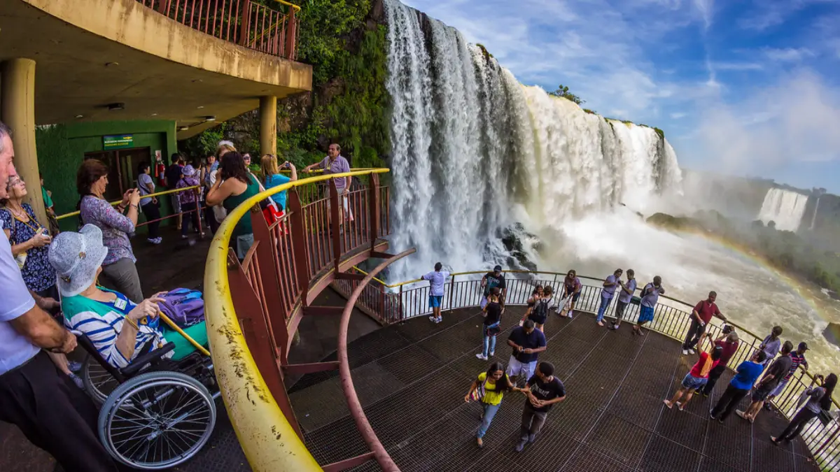 Tourists are enjoying taking photos of the panoramic views of the Iguazu Falls